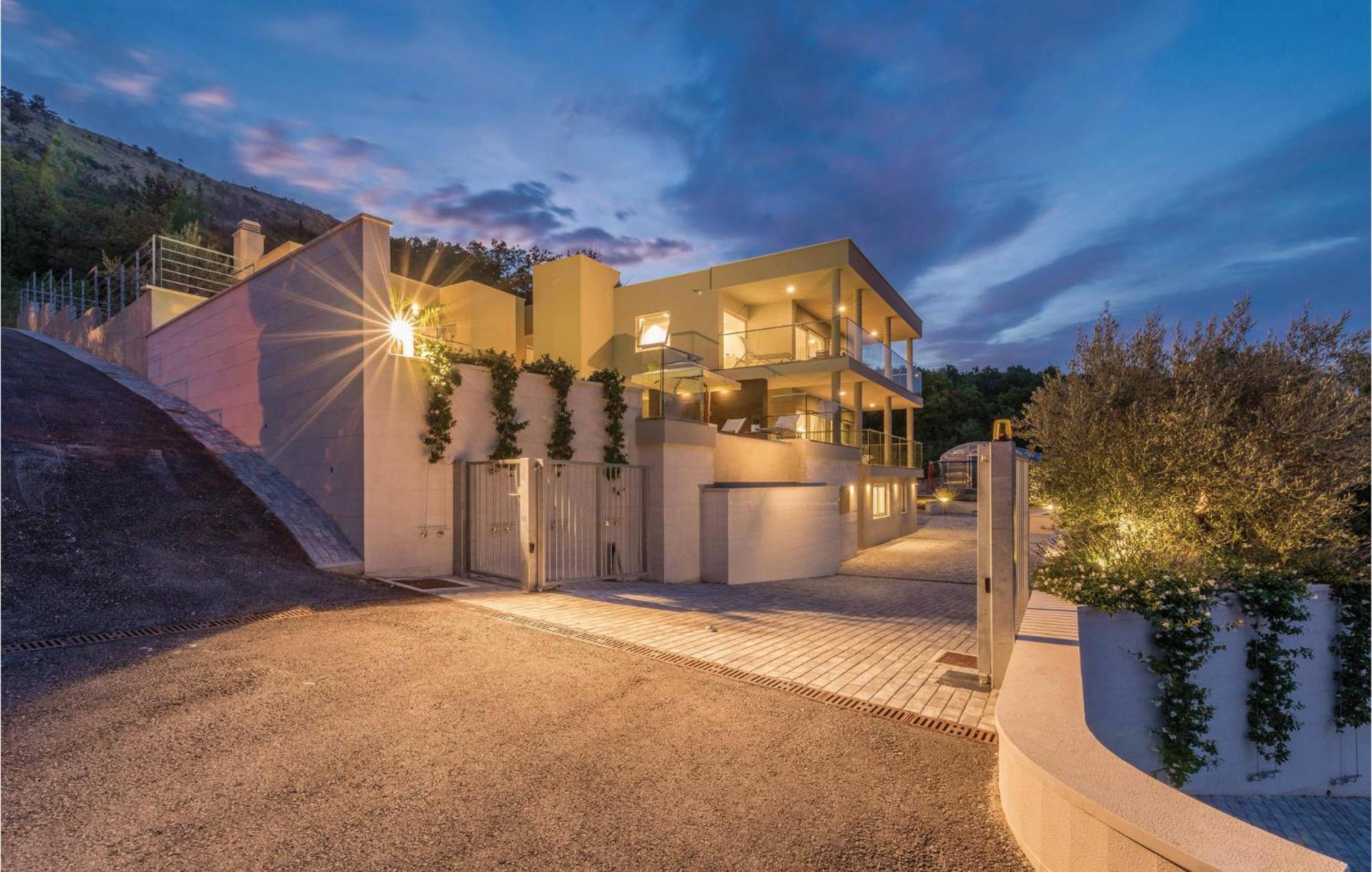 Nice Apartment In Plomin With Jacuzzi Zewnętrze zdjęcie